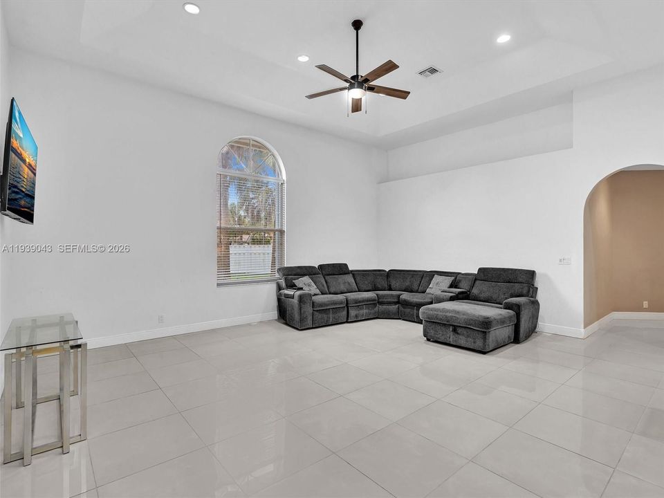 En Venta: $999,000 (5 camas, 4 baños, 3111 Pies cuadrados)