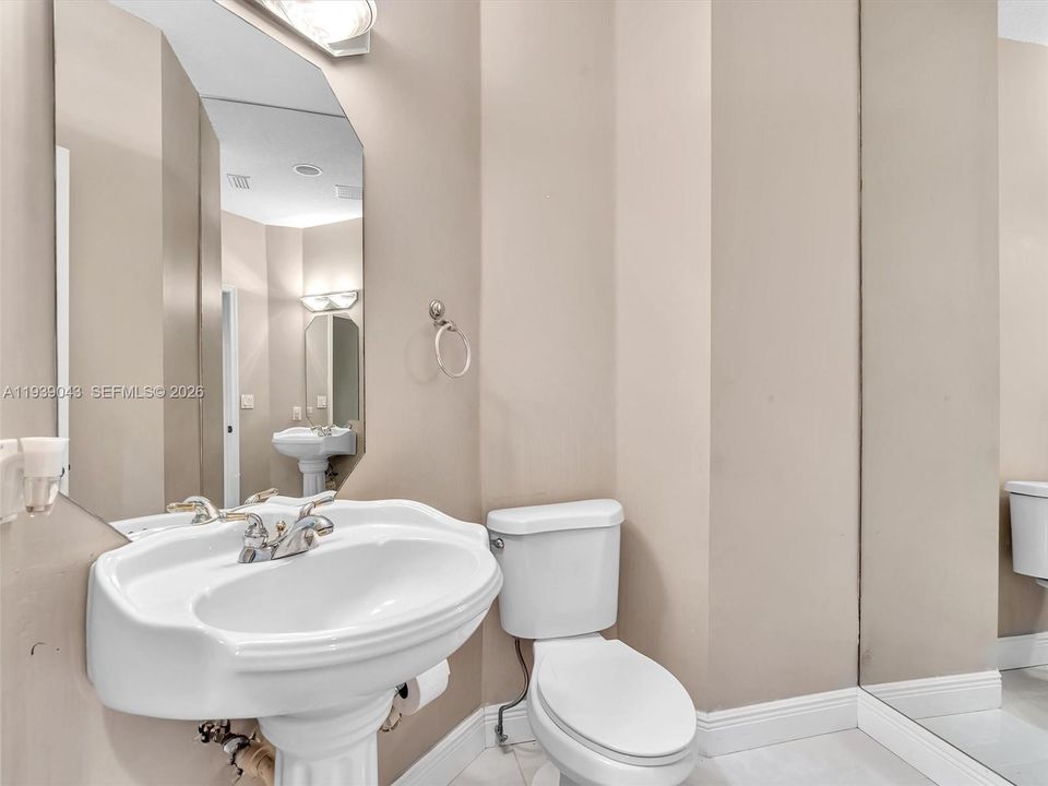 En Venta: $999,000 (5 camas, 4 baños, 3111 Pies cuadrados)