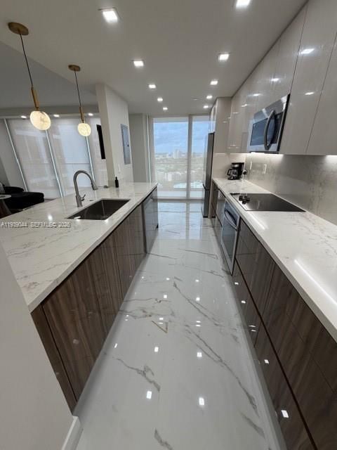 出租: $6,000 (3 贝兹, 2 浴室, 1600 平方英尺)