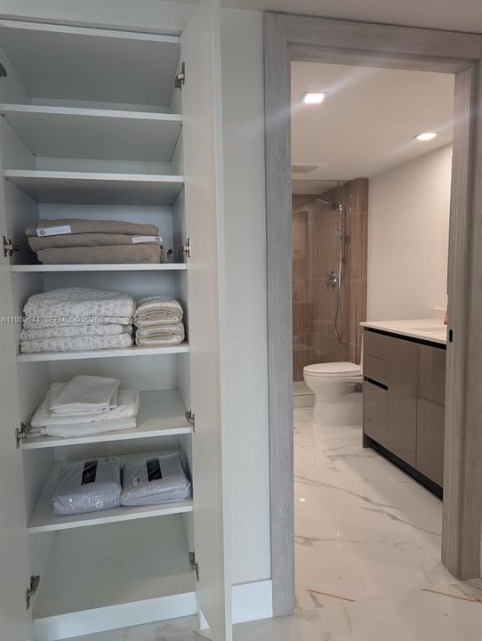 出租: $6,000 (3 贝兹, 2 浴室, 1600 平方英尺)