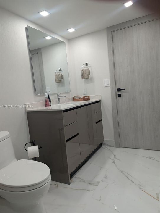 出租: $6,000 (3 贝兹, 2 浴室, 1600 平方英尺)