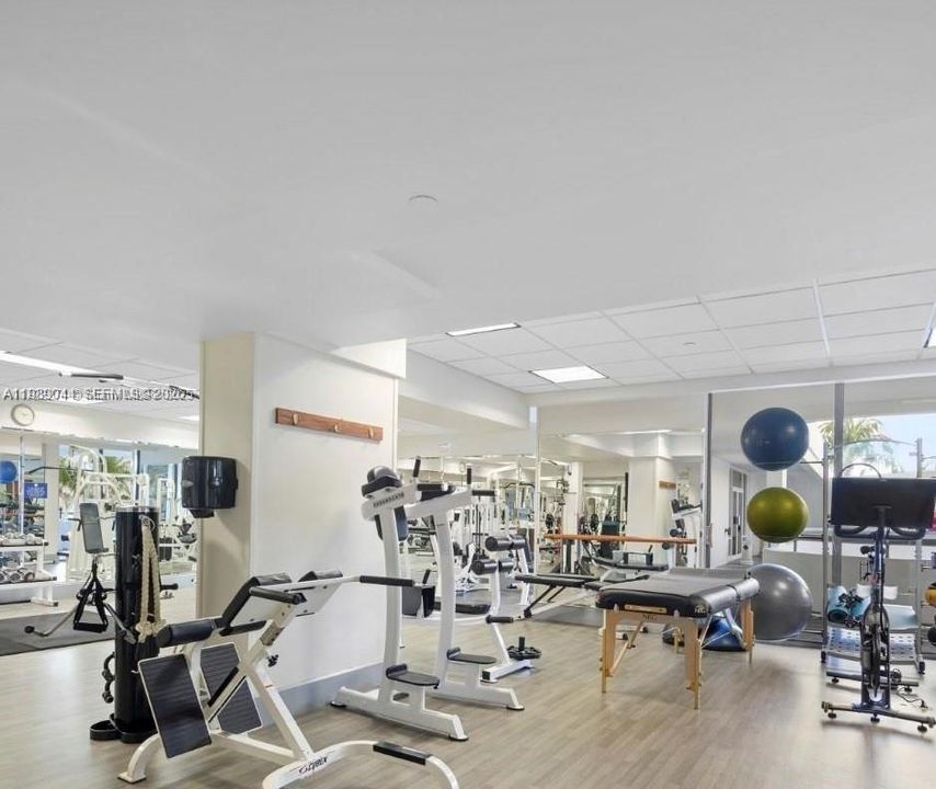 出租: $6,000 (3 贝兹, 2 浴室, 1600 平方英尺)