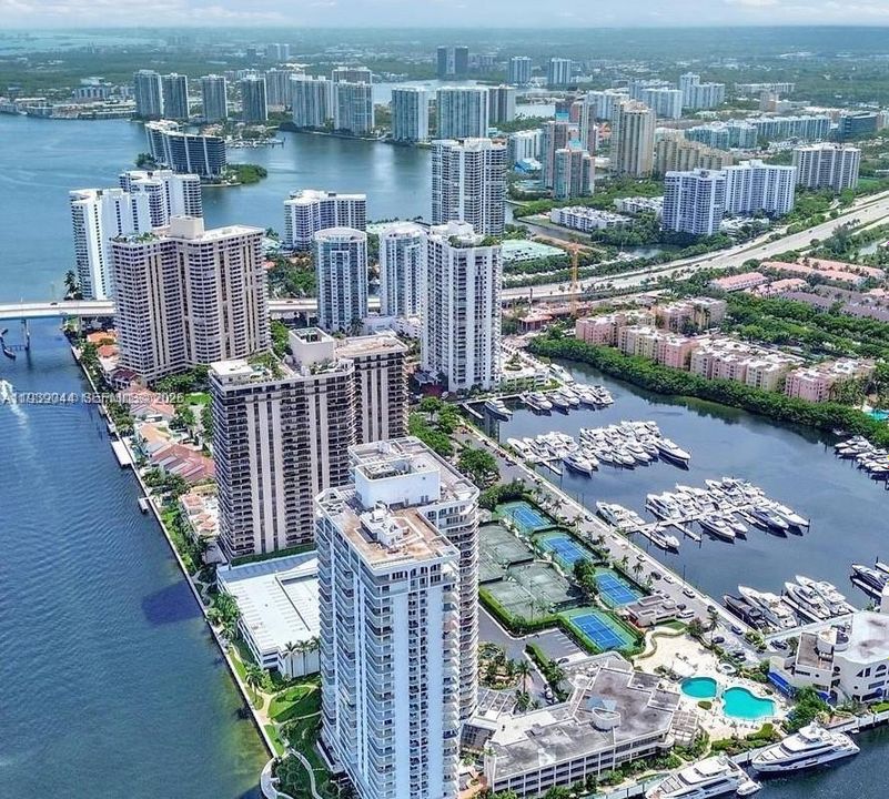 出租: $6,000 (3 贝兹, 2 浴室, 1600 平方英尺)