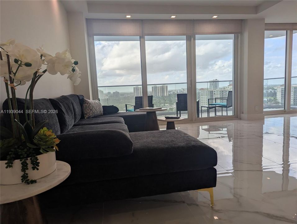 出租: $6,000 (3 贝兹, 2 浴室, 1600 平方英尺)