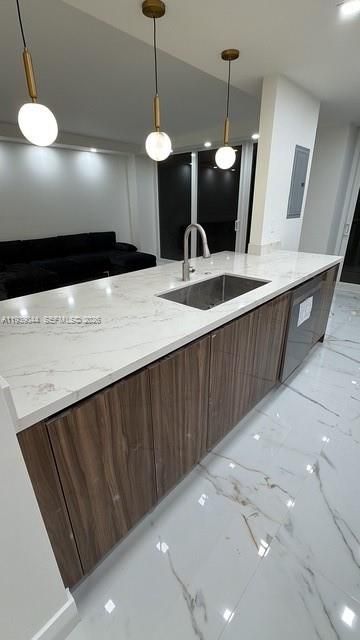 出租: $6,000 (3 贝兹, 2 浴室, 1600 平方英尺)