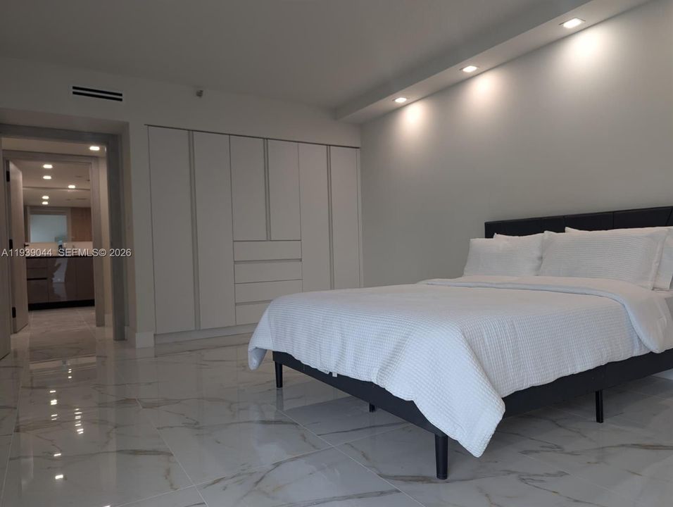 出租: $6,000 (3 贝兹, 2 浴室, 1600 平方英尺)