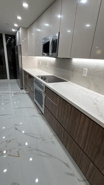 出租: $6,000 (3 贝兹, 2 浴室, 1600 平方英尺)