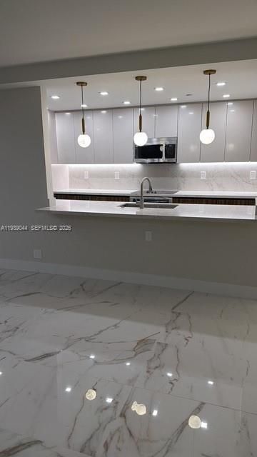 出租: $6,000 (3 贝兹, 2 浴室, 1600 平方英尺)