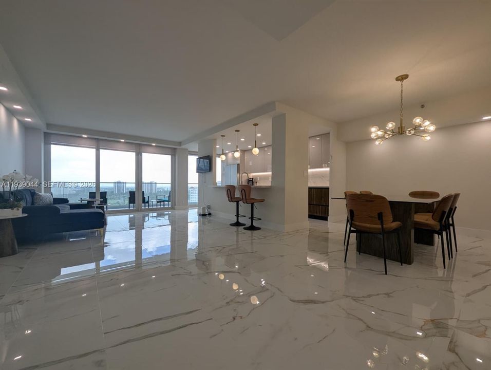 出租: $6,000 (3 贝兹, 2 浴室, 1600 平方英尺)