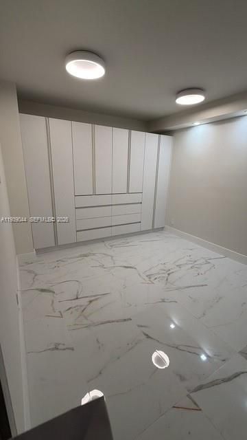 出租: $6,000 (3 贝兹, 2 浴室, 1600 平方英尺)