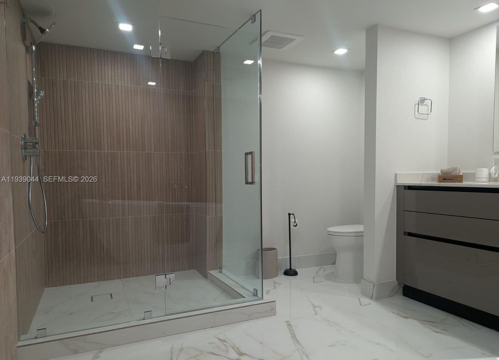 出租: $6,000 (3 贝兹, 2 浴室, 1600 平方英尺)