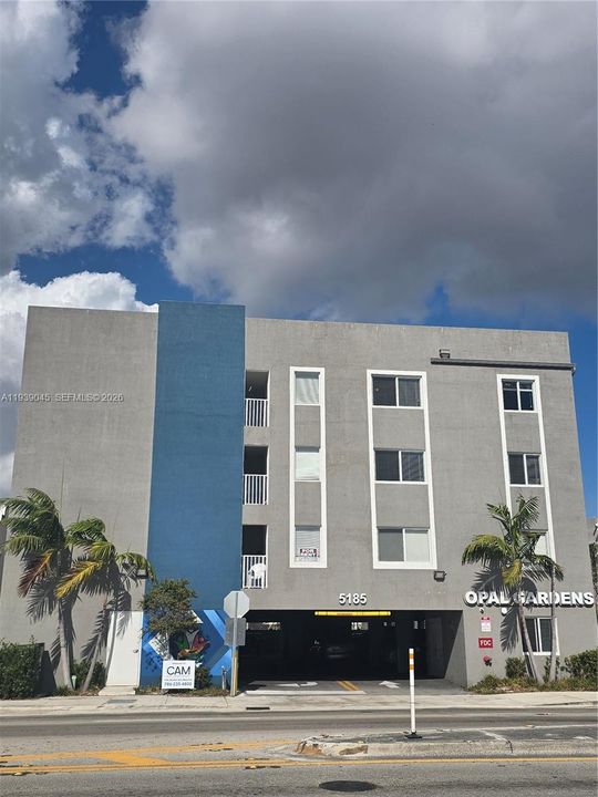 出租: $2,200 (2 贝兹, 1 浴室, 25344 平方英尺)