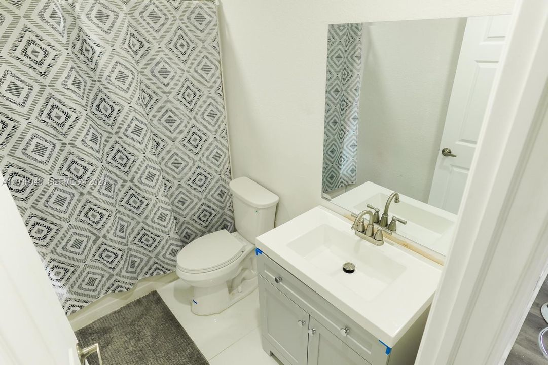 For Rent: $2,650 (2 beds, 1 baths, 750 Square Feet)