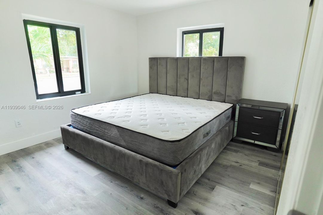 For Rent: $2,650 (2 beds, 1 baths, 750 Square Feet)