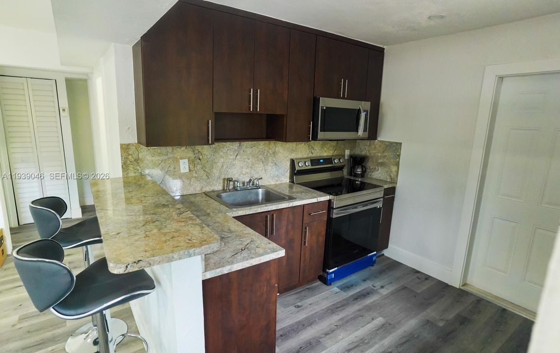 For Rent: $2,650 (2 beds, 1 baths, 750 Square Feet)