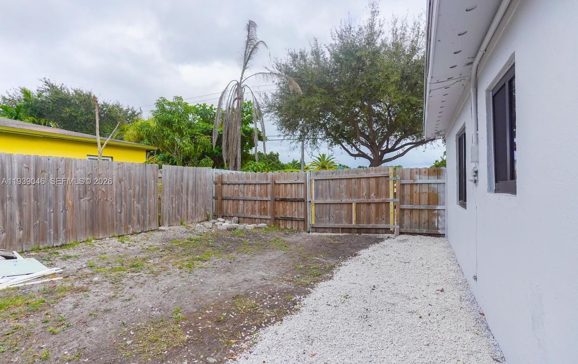 For Rent: $2,650 (2 beds, 1 baths, 750 Square Feet)