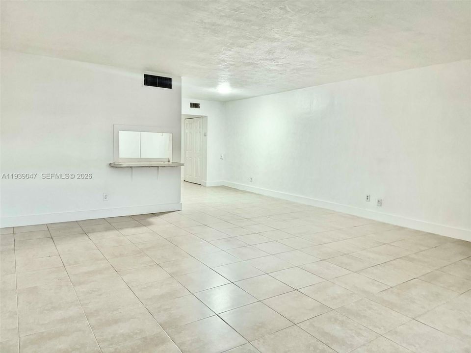 For Rent: $1,800 (1 beds, 1 baths, 991 Square Feet)