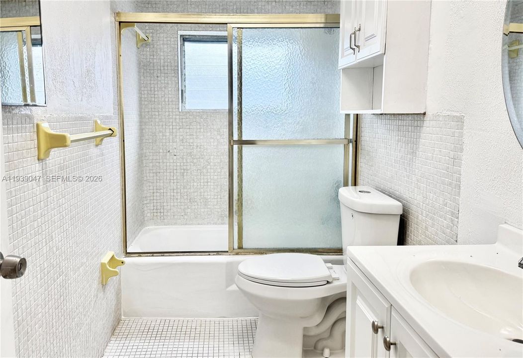 For Rent: $1,800 (1 beds, 1 baths, 991 Square Feet)