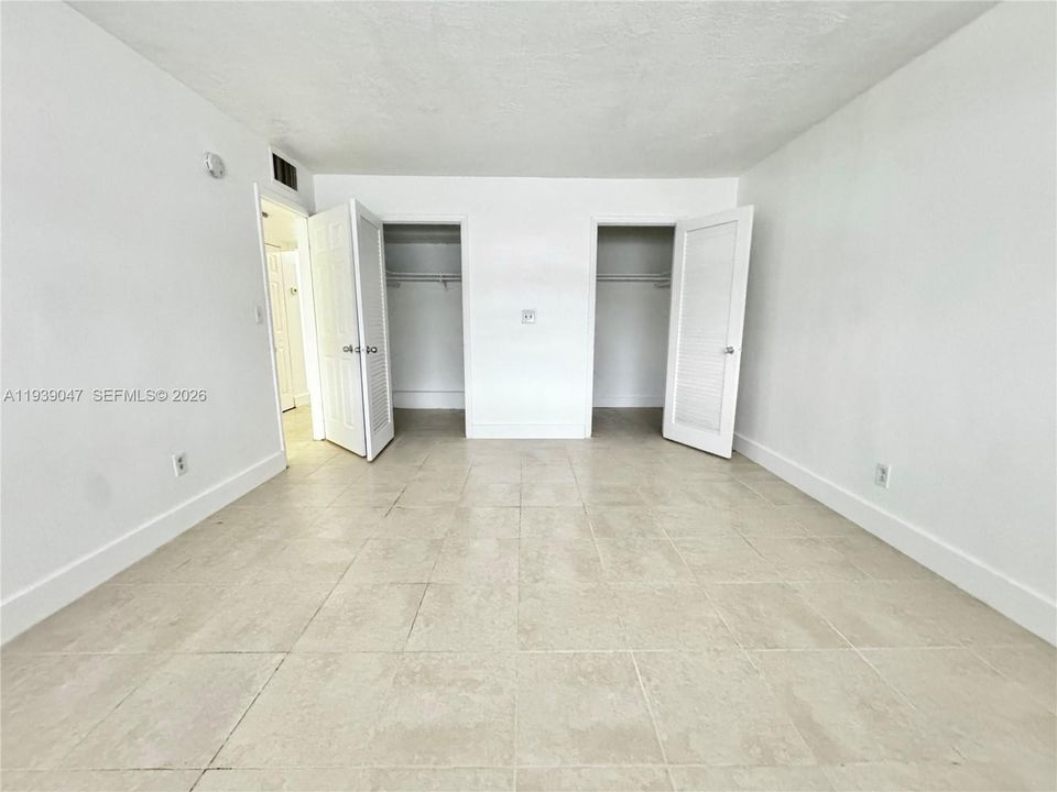 For Rent: $1,800 (1 beds, 1 baths, 991 Square Feet)