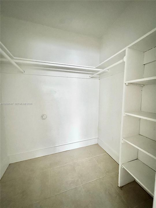 For Rent: $1,800 (1 beds, 1 baths, 991 Square Feet)