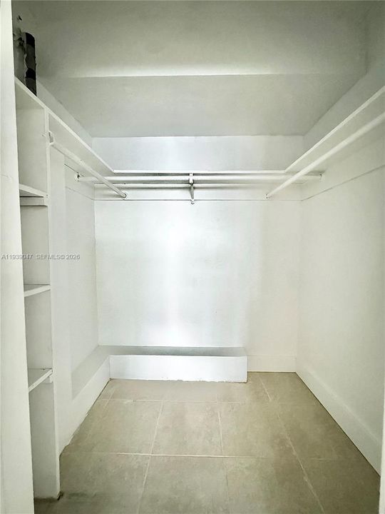 For Rent: $1,800 (1 beds, 1 baths, 991 Square Feet)