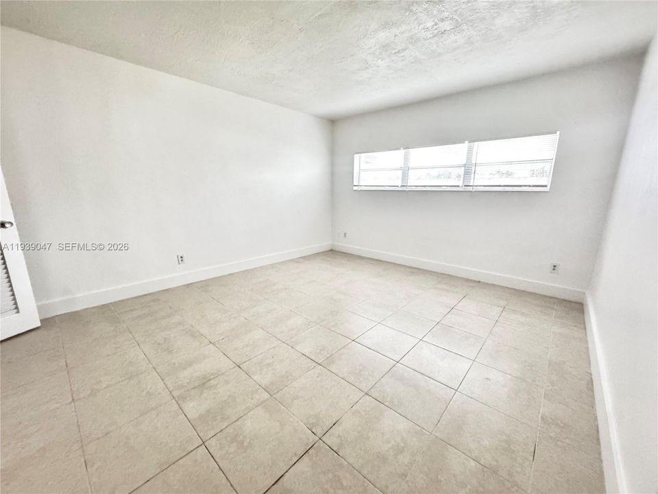 For Rent: $1,800 (1 beds, 1 baths, 991 Square Feet)