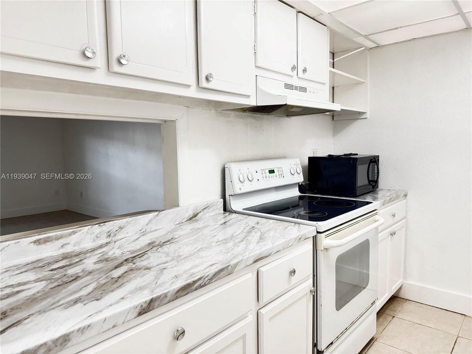 For Rent: $1,800 (1 beds, 1 baths, 991 Square Feet)