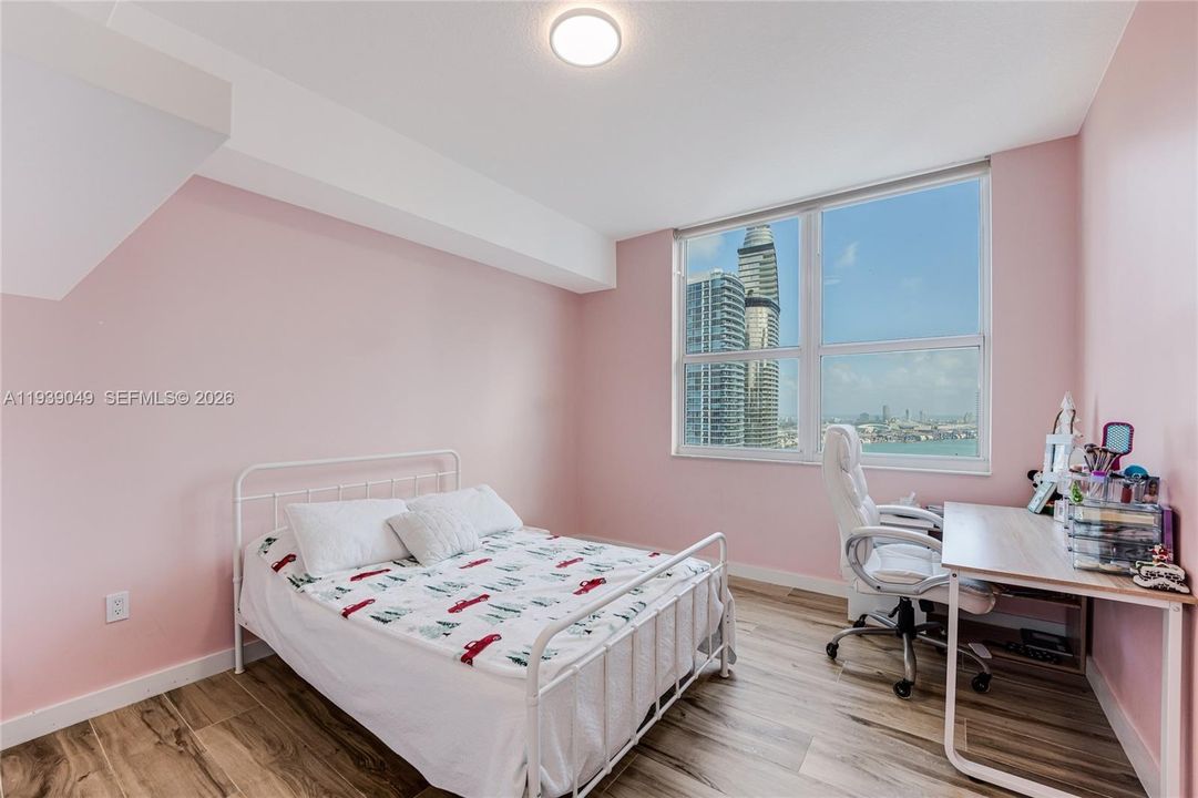 En Venta: $979,000 (3 camas, 2 baños, 1419 Pies cuadrados)