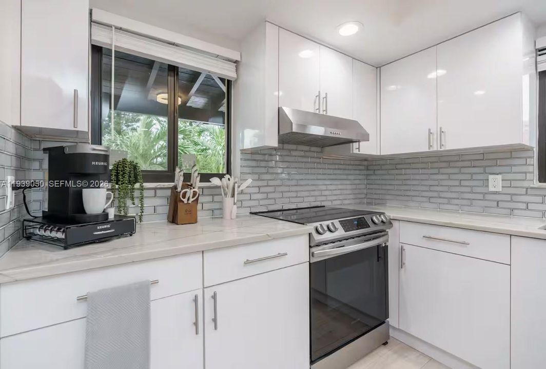 待售: $1,749,000 (0 贝兹, 0 浴室, 4461 平方英尺)