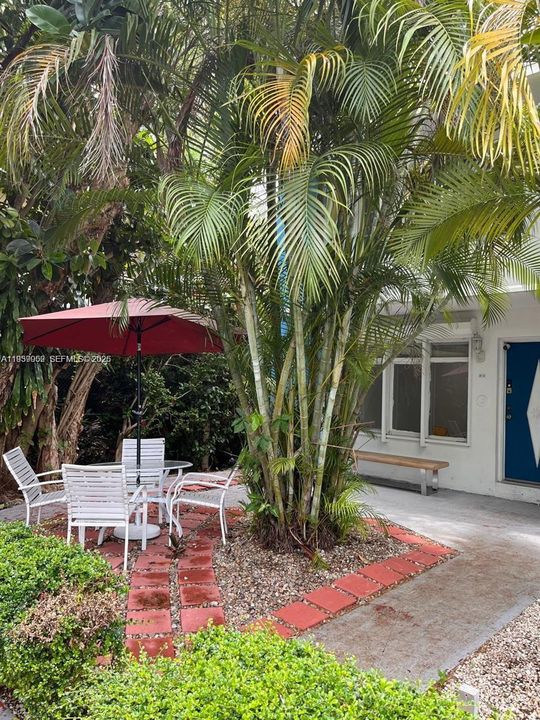 For Sale: $360,000 (2 beds, 1 baths, 552 Square Feet)