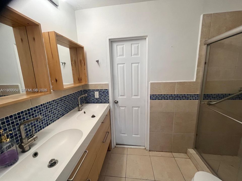 For Sale: $360,000 (2 beds, 1 baths, 552 Square Feet)
