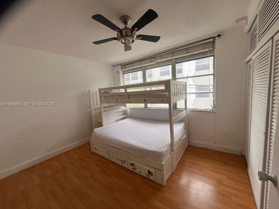 For Sale: $360,000 (2 beds, 1 baths, 552 Square Feet)