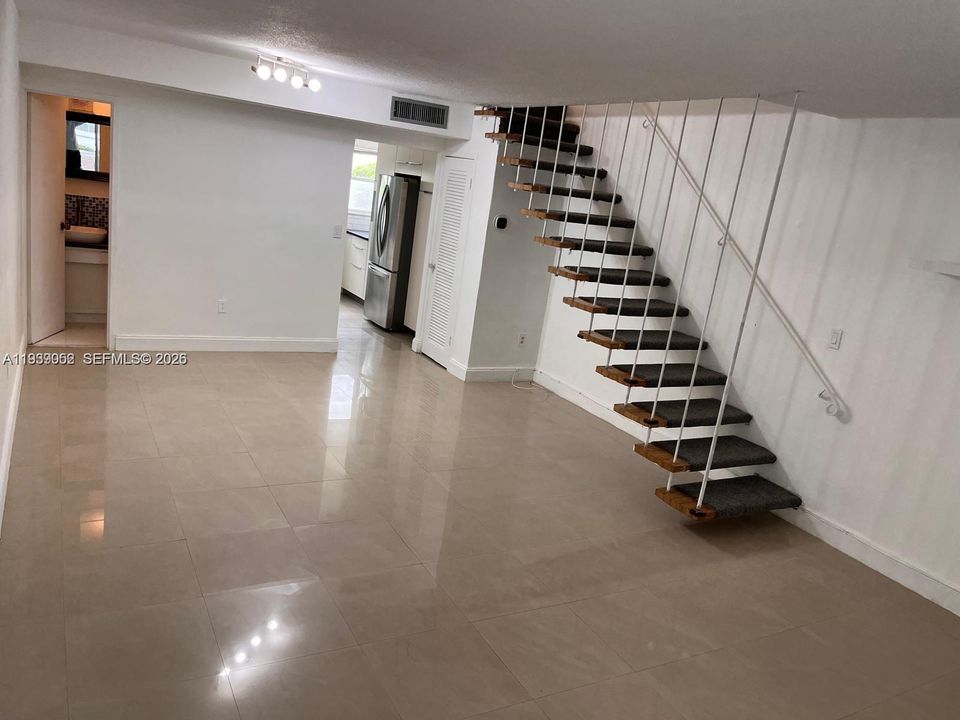 For Sale: $360,000 (2 beds, 1 baths, 552 Square Feet)