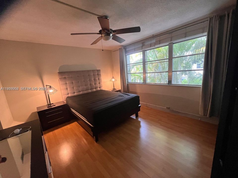 For Sale: $360,000 (2 beds, 1 baths, 552 Square Feet)