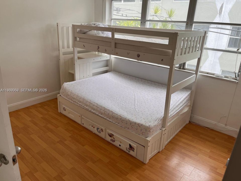 For Sale: $360,000 (2 beds, 1 baths, 552 Square Feet)