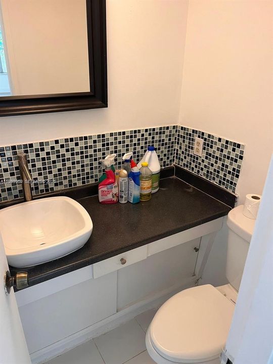 For Sale: $360,000 (2 beds, 1 baths, 552 Square Feet)