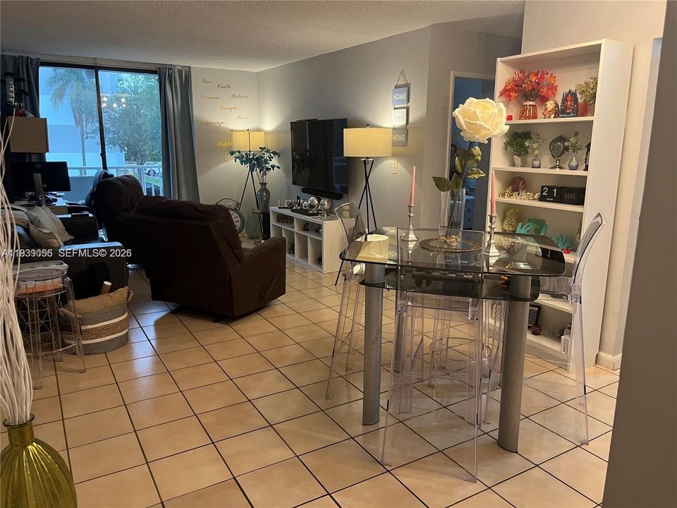 En Venta: $320,000 (2 camas, 2 baños, 992 Pies cuadrados)