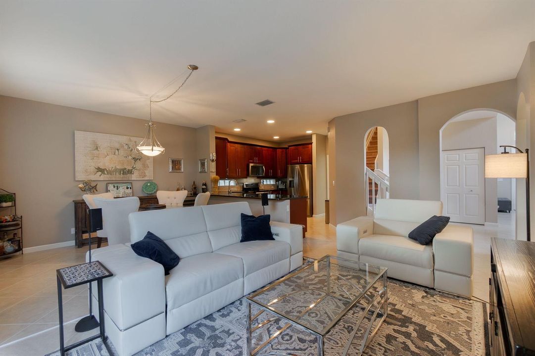 Family Room/Eat-in Kitchen