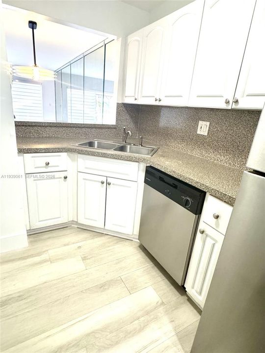 For Rent: $2,580 (2 beds, 2 baths, 1132 Square Feet)