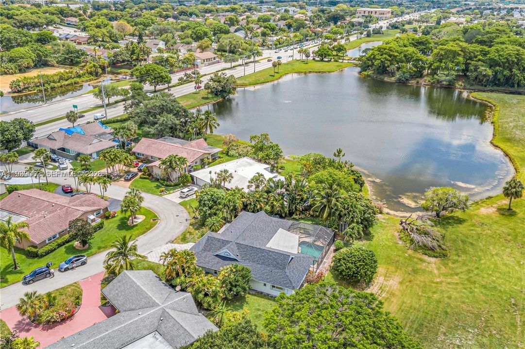 En Venta: $785,000 (4 camas, 3 baños, 2392 Pies cuadrados)