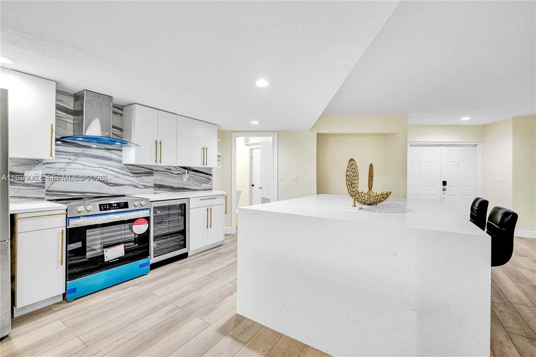 En Venta: $785,000 (4 camas, 3 baños, 2392 Pies cuadrados)