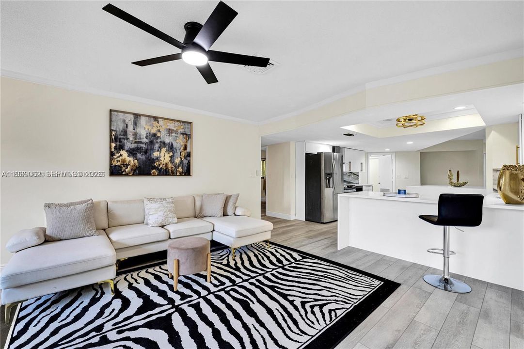 En Venta: $785,000 (4 camas, 3 baños, 2392 Pies cuadrados)