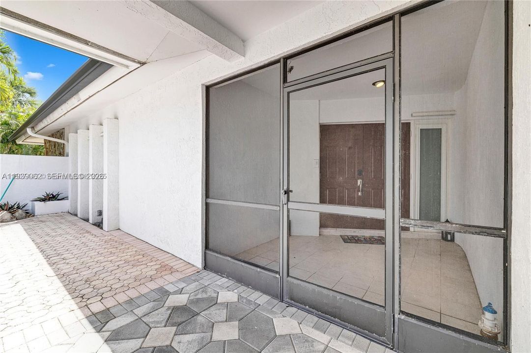 En Venta: $785,000 (4 camas, 3 baños, 2392 Pies cuadrados)