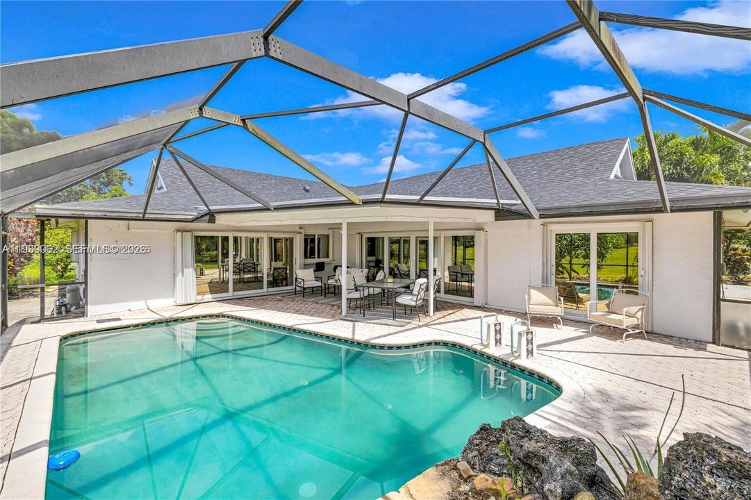 En Venta: $785,000 (4 camas, 3 baños, 2392 Pies cuadrados)