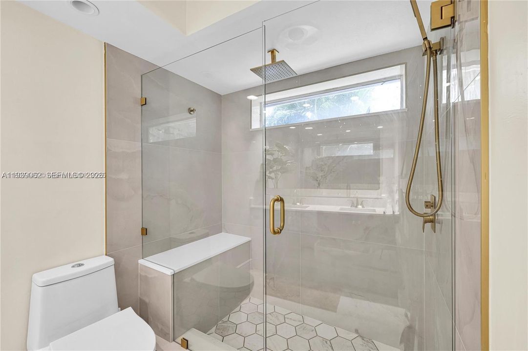 En Venta: $785,000 (4 camas, 3 baños, 2392 Pies cuadrados)