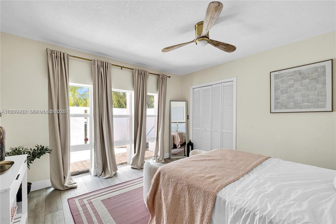 En Venta: $785,000 (4 camas, 3 baños, 2392 Pies cuadrados)