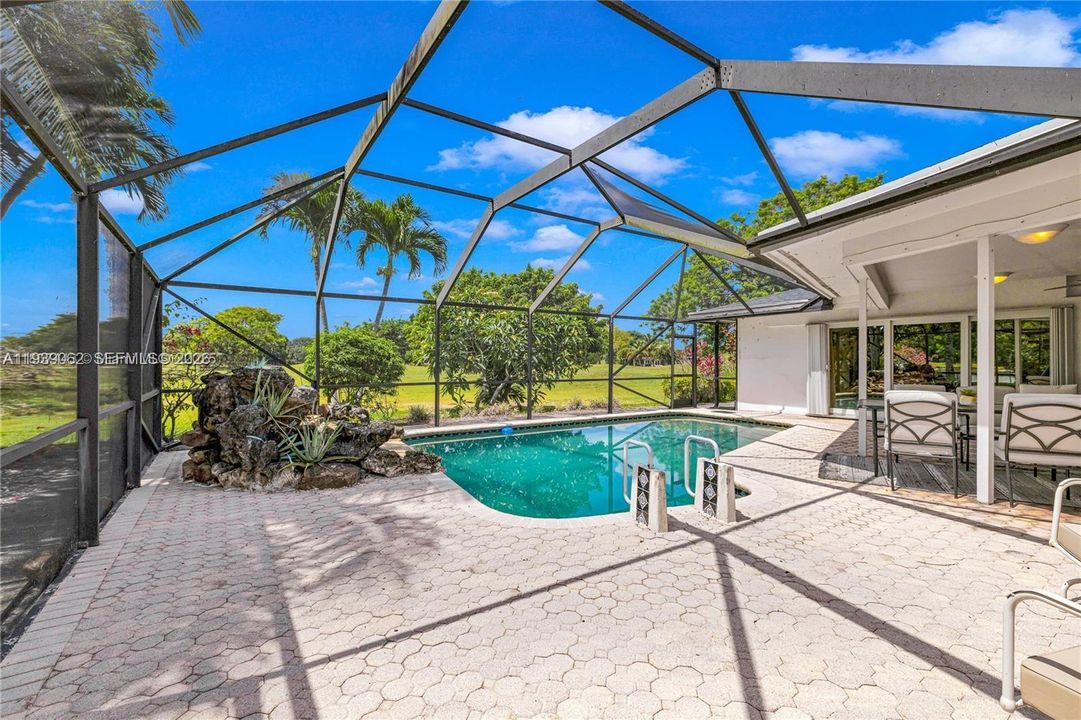 En Venta: $785,000 (4 camas, 3 baños, 2392 Pies cuadrados)