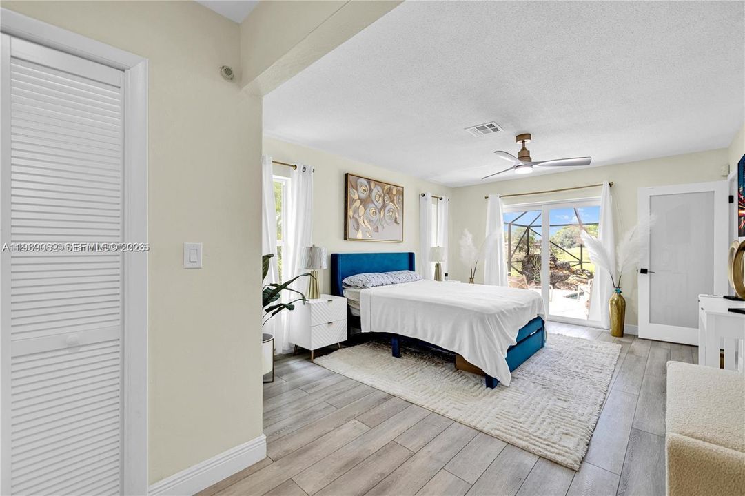 En Venta: $785,000 (4 camas, 3 baños, 2392 Pies cuadrados)