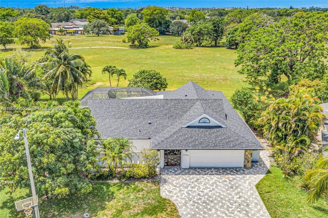 En Venta: $785,000 (4 camas, 3 baños, 2392 Pies cuadrados)