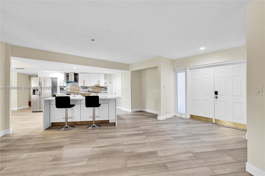 En Venta: $785,000 (4 camas, 3 baños, 2392 Pies cuadrados)